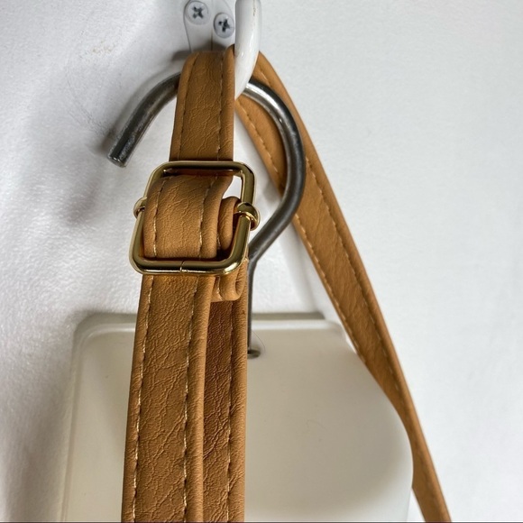 Camel Optional Crossbody Non Leather - Picture 15 of 16